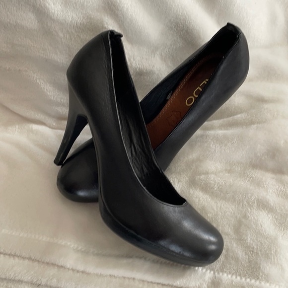 ALDO size 8.5 black heels - Picture 1 of 1